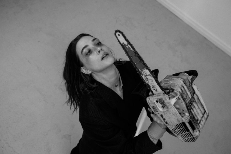 Dottie Andersson Released Her Debut With “Heavy Objects”