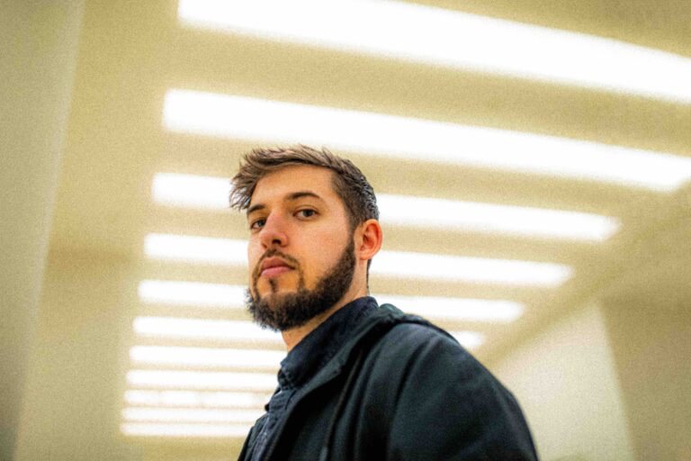 92elm showcases grooving swayer ‘Tell no Tales’