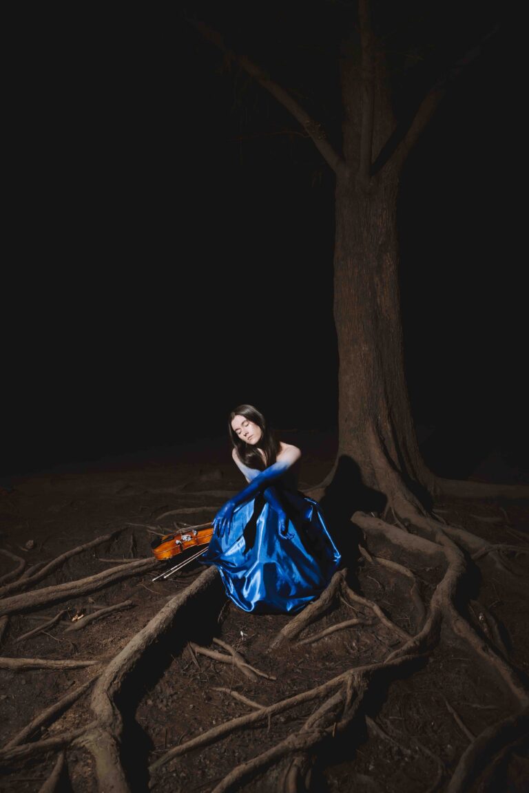 Indyana shares the delicate balance of ‘je fais mon univers’