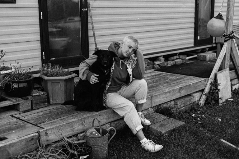 Rona Mac brings love and loss to new single ‘Buttercup’
