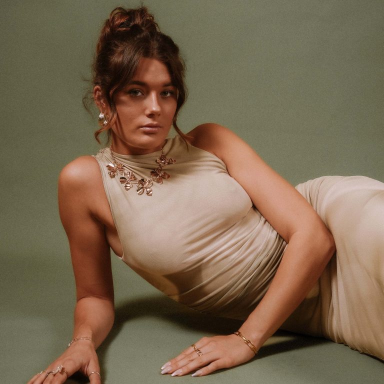 Yasmin Dyer releases soulful smiles of ‘Be Honest’